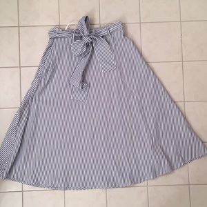 Striped long skirt with tie belt at waist